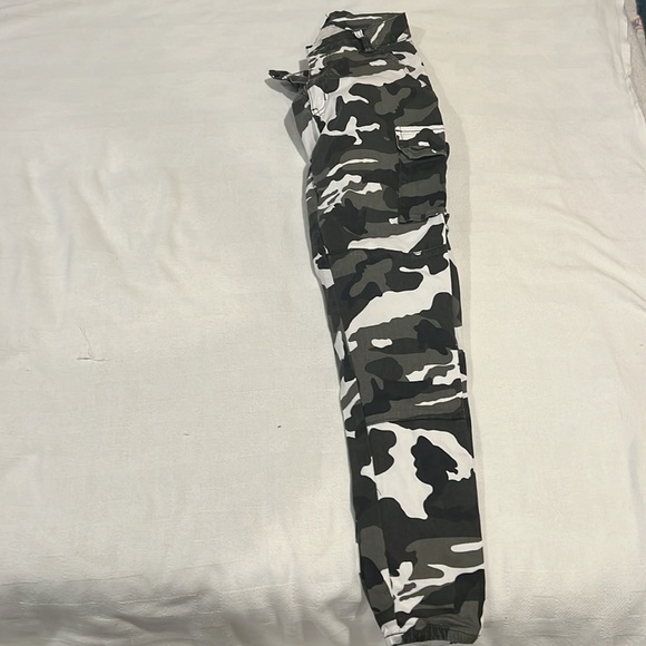 American Bazi blk camo jeans - Picture 6 of 8